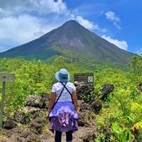 Arenal Volcano Hike and Fortuna Waterfall with Lunch (Guided)