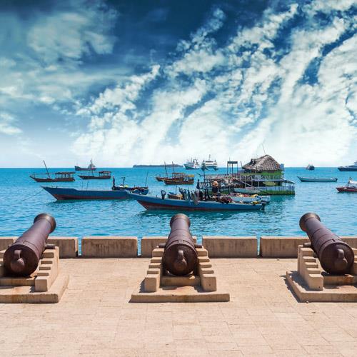 /images/apkg/2643/tanzania_-_zanzibar_-_embankment_with_guns-5933117-500.jpg