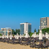 /images/apkg/2649/sunny_beach_-_condos_and_chairs-1085667-500.jpg