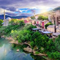 /images/apkg/3258/mostar_-_old_town_side_view_on_neretva_river-1144745-500.jpg