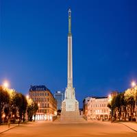 /images/apkg/3966/riga_-_freedom_monument_from_afar-1150745-500.jpg