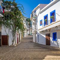 /images/apkg/966/ibiza_-_ibiza_town_streets-1051409-500.jpg