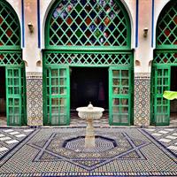/images/apkg/995/meknes_-_moulay_ismail_mausoleum_courtyard-1114914-500.jpg