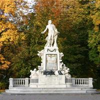 /images/asst/1730/vienna_-_mozart_statue_-735132-500.jpg