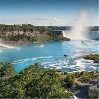Day-Trip from Toronto to Niagara Falls with skip-the-line boat