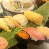 3-Hour Small-Group Sushi Making Class in Tokyo