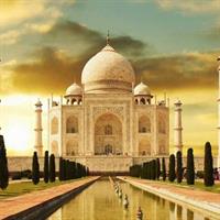 11-Hour Taj Mahal Sunrise &amp; Sunset Tour All-Inclusive 5* Lunch