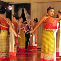 Chiang Rai Night Adventure: Dinner, Cultural Show &amp; Trishaw Ride