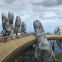 GOLDEN BRIDGE &amp; BA NA HILL via CABLE CAR with Stunning Views &amp; Photo Opportunity