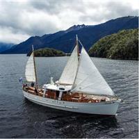 Scenic Cruise &amp; Guided walk on Historic Motor Yacht Lake Te Anau