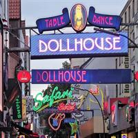 English guided Tour of the "Sinful Mile" Reeperbahn and Red Light District