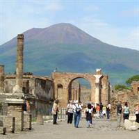 /images/asst/71/pompeii_-_ruins_and_mount_vesuvius_-674995-500.jpg