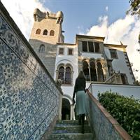 Cascais: Glamour and Decay by The Lisbon Coastline - Private Tour