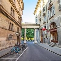 Explore the Instaworthy Spots of Geneva with a Local