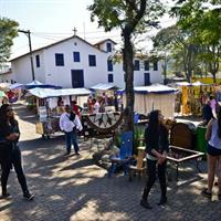 Private 4-hour Tour of Embu das Artes with Handicraft Market