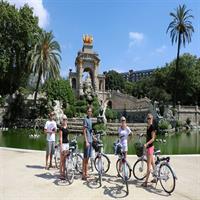 Barcelona Bike Highlights &amp; Sagrada Familia Small Group Tour
