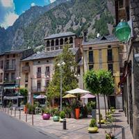 Andorra Private Tour: Sightseeing, Shopping &amp; Traditional Lunch