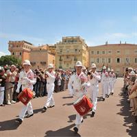 /images/asst/970/monaco_-_palace_parade-664774-500.jpg