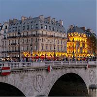 A Magical Evening in Paris With Locals: PRIVATE City Walking Tour