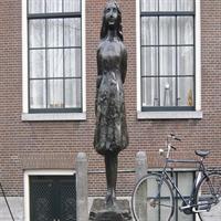 2-Hour Private Anne Frank Walking Tour with Drink