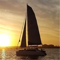 2.5-Hour Small-Group Catamaran Sunset Sail with Drinks