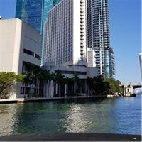 26 Ft Boat, Miami Bay Tour for 2 or 4 hours. 10 people