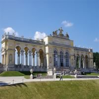 /images/packages/austria/vienna-theschonbrunnpalacegarden-500.jpg