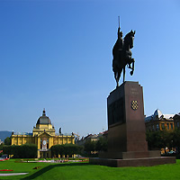 /images/packages/croatia/zagreb-statue-500.jpg