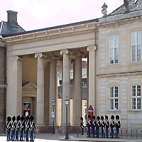 /images/packages/denmark/copenhagen-amalienborg500.jpg