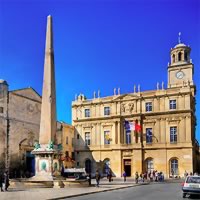 /images/packages/france/arles-placedelarepublique-500.jpg