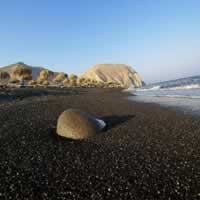 /images/packages/greece/santorini-perissa-blacksands-500.jpg