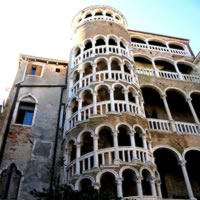 /images/packages/italy/venice-palazzocontarinidelbovolo-500.jpg