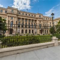 /images/packages/romania/bucharest-artmuseum-500.jpg