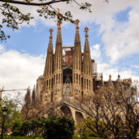 /images/packages/spain/barcelona-sagradafamiliabasilica-500.jpg