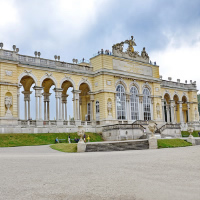 /images/packages1/austria/vienna-theschonbrunnpalacegardenglorietteview-500.jpg