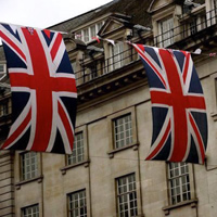 /images/packages1/england/london-buckinghampalaceflags-500.jpg