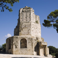 /images/packages1/france/provence-nîmes-tourmagne-500.jpg