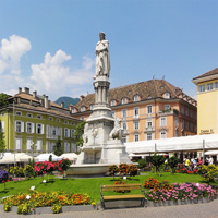 /images/packages1/italy/bolzano-piazzawalther-500.jpg