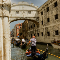 /images/packages1/italy/venice-bridgeofsighs-500.jpg