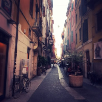 /images/packages1/italy/verona-street-500.jpg