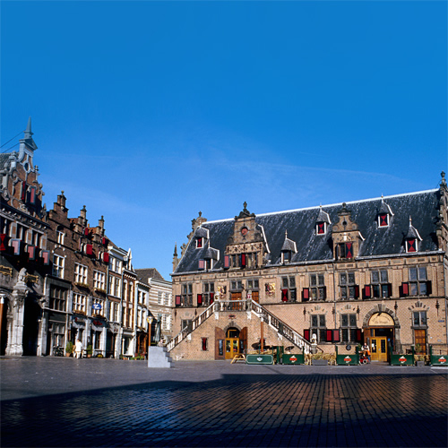 /images/packages1/netherlands/nijmegen-greatmarket-500.jpg