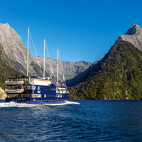 Award Winning Milford Sound Full Day Tour &amp; Cruise from Te Anau