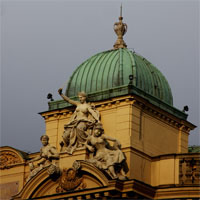 /images/packages1/poland/krakow-statue-500.jpg