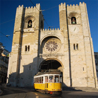 /images/packages1/portugal/lisbon-cathedralandtram-500.jpg