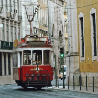 /images/packages1/portugal/lisbon-citystreet-500.jpg