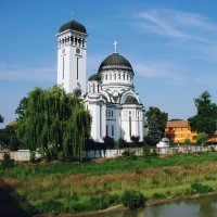 /images/packages1/romania/sighisoara-churchontheriver-500.jpg