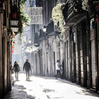 /images/packages1/spain/barcelona-oldtownstreets-500.jpg